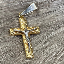 Lade das Bild in den Galerie-Viewer, Goldkettenanhänger mit Jesusmotiv: Ein Symbol der Glaubensstärke
