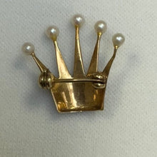 Lade das Bild in den Galerie-Viewer, 585er Ansteckbrosche als Krone mit Perlenbesatz
