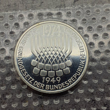 Lade das Bild in den Galerie-Viewer, 5 DM Gedenkmünzen Silber 1974 &quot; 25 Jahre Grundgesetz der Bundesrepublik &quot;
