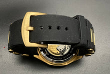 Lade das Bild in den Galerie-Viewer, Gold-schwarze Raoul U.Braun Uhr
