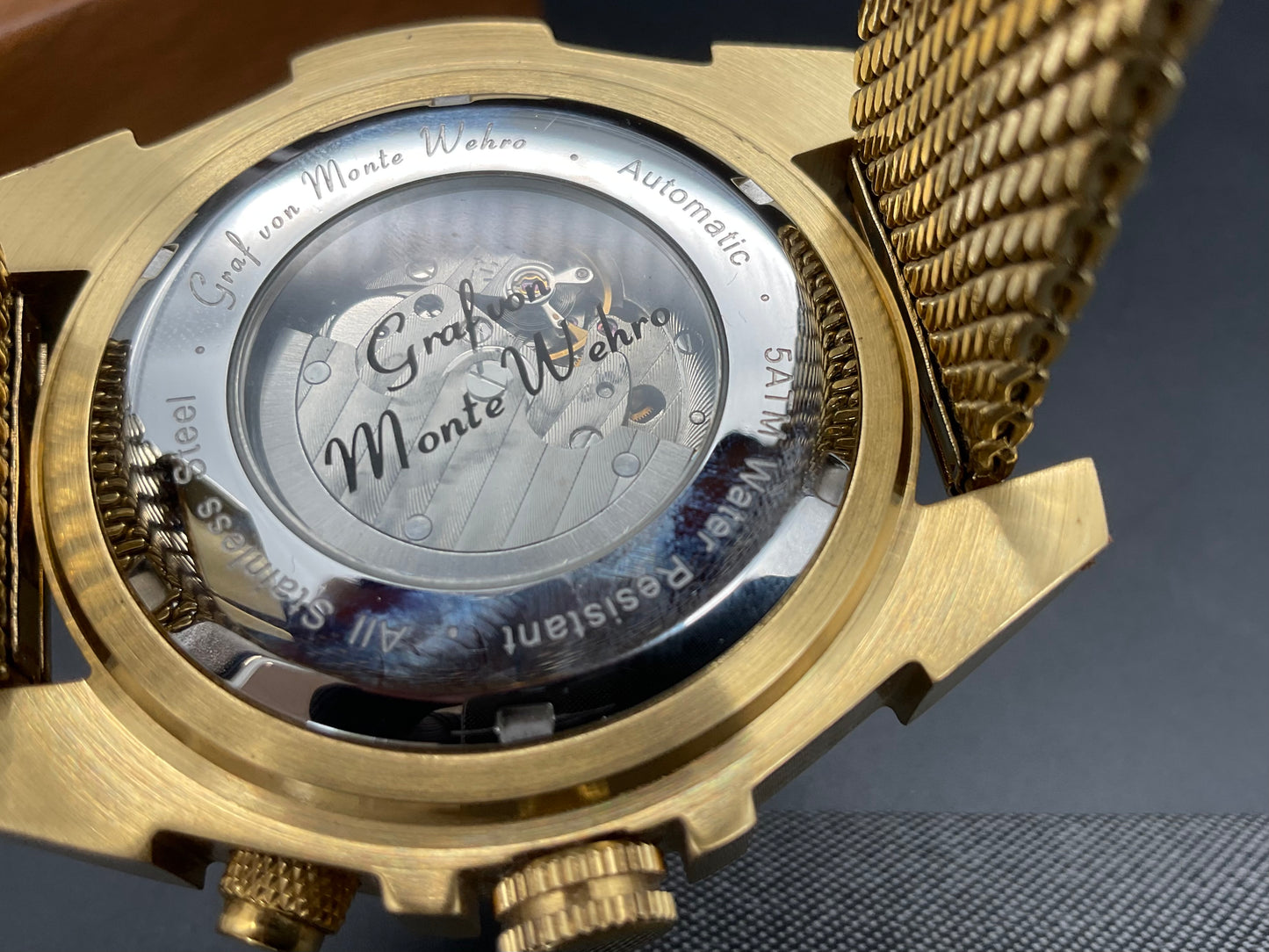 Goldfarbige Graf von Monte Wehro Uhr