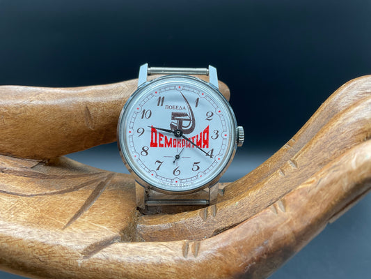 Silberfarbige Russische Uhr