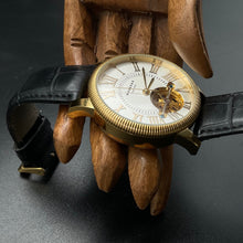 Lade das Bild in den Galerie-Viewer, Goldene Western Pacific  Armbanduhr
