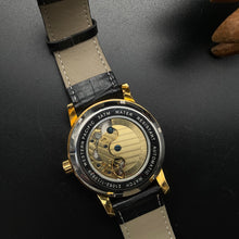 Lade das Bild in den Galerie-Viewer, Goldene Western Pacific  Armbanduhr
