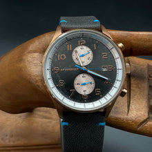 Lade das Bild in den Galerie-Viewer, Bläulich-Rosé Farbige Spinnaker SP-5050 Armbanduhr
