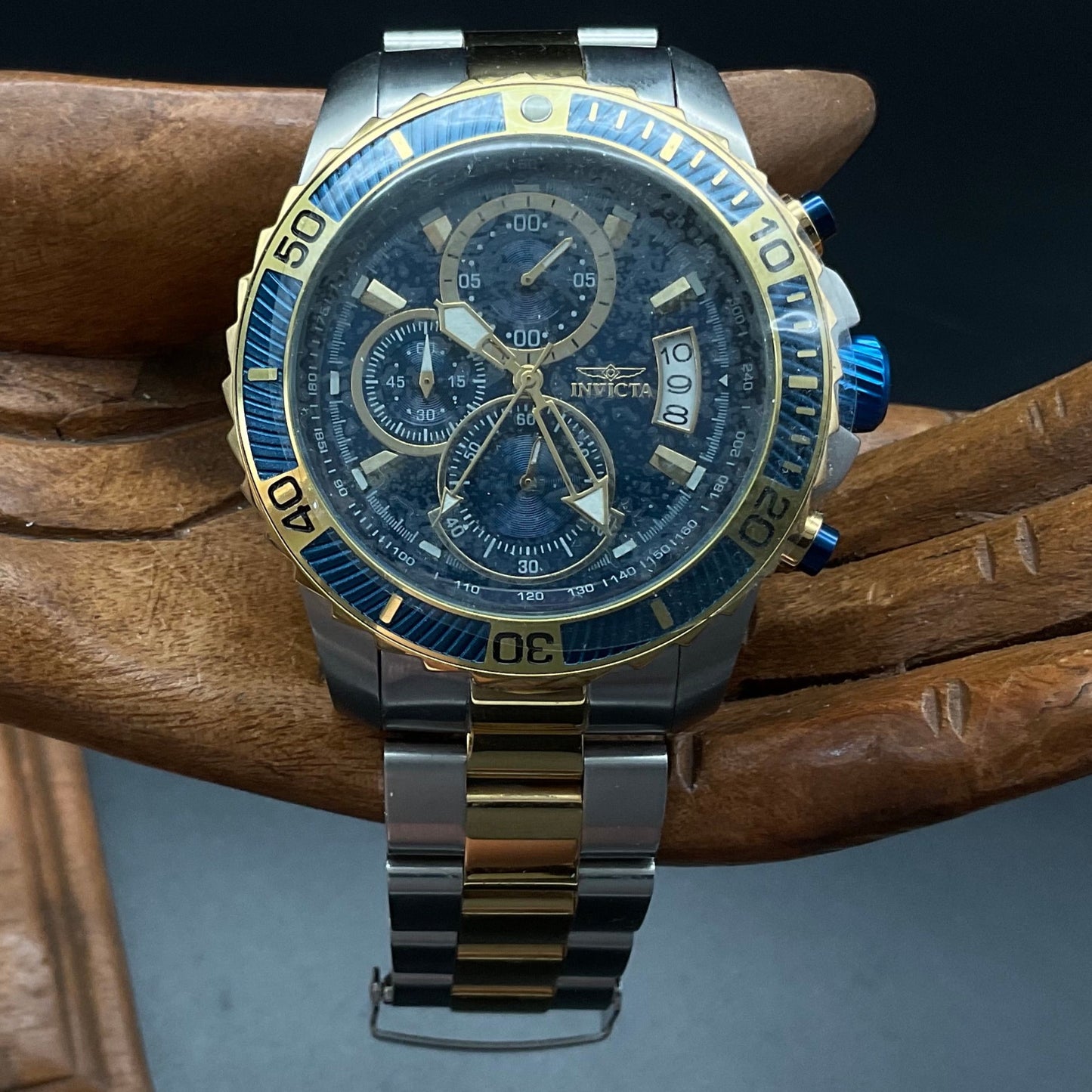 Silber-Gold-blaue Invicta 22415 Uhr