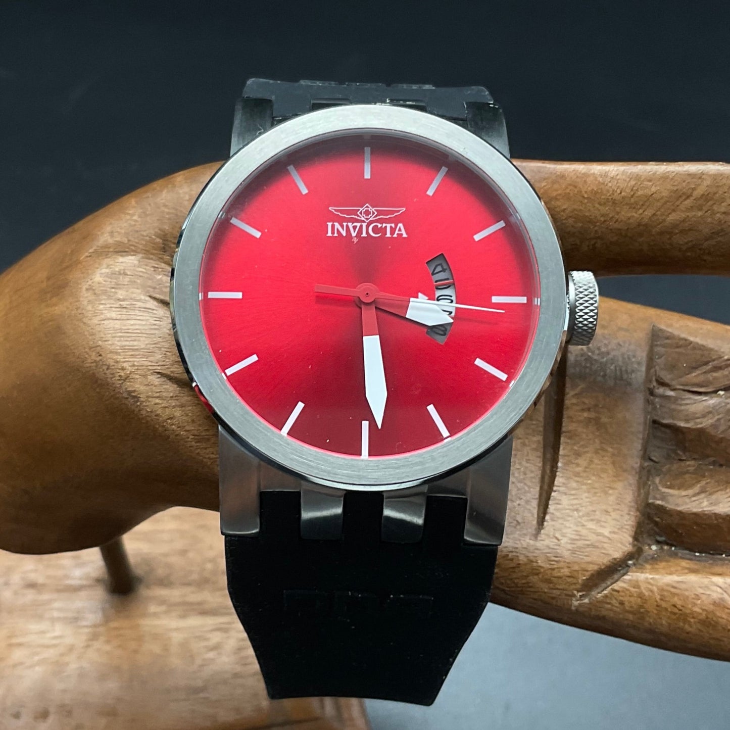 Rot-schwarze Invicta 25052 Uhr