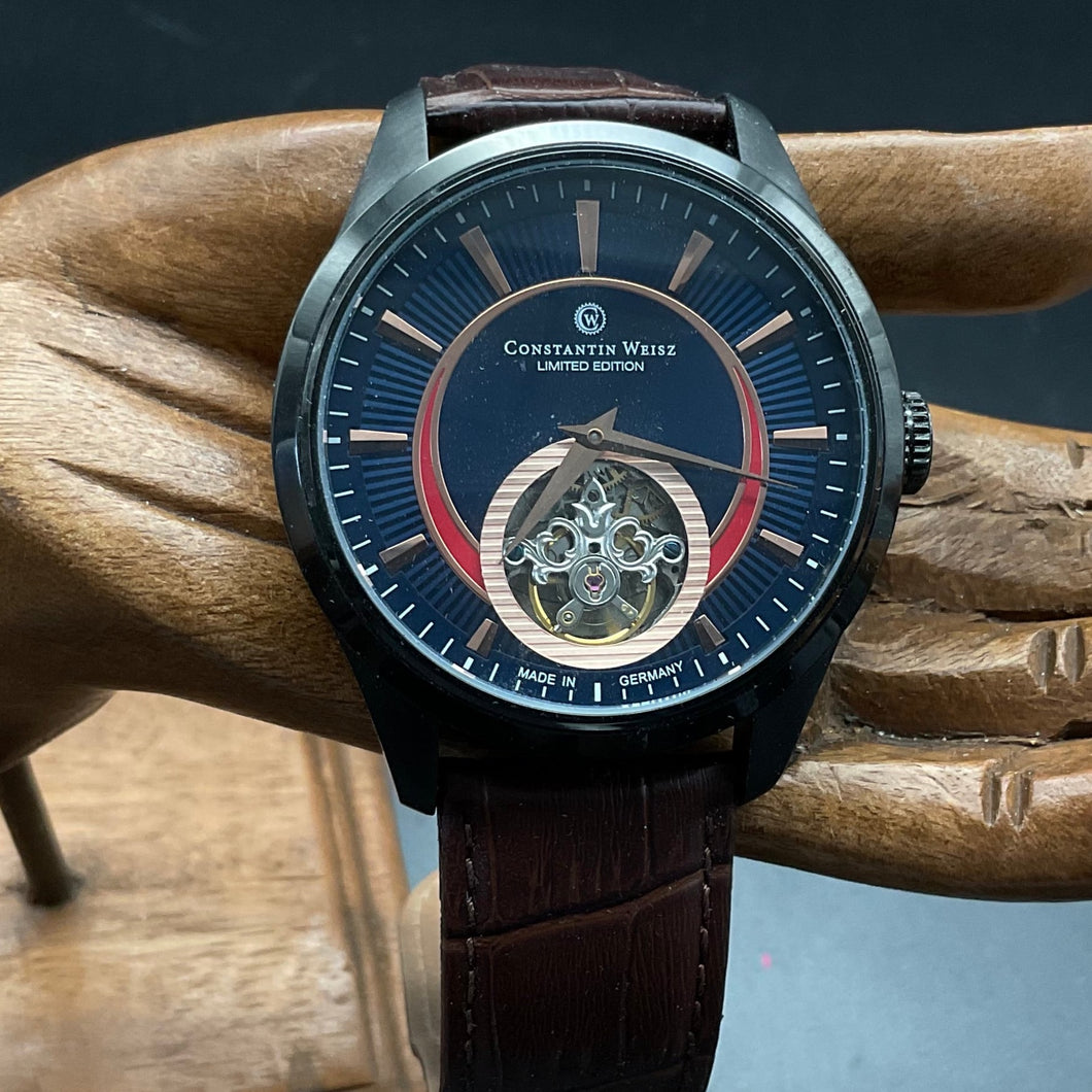 Blau-schwarze Constantin Weisz Uhr