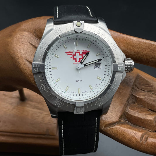 Silberne Swiss Combat Forces Uhr