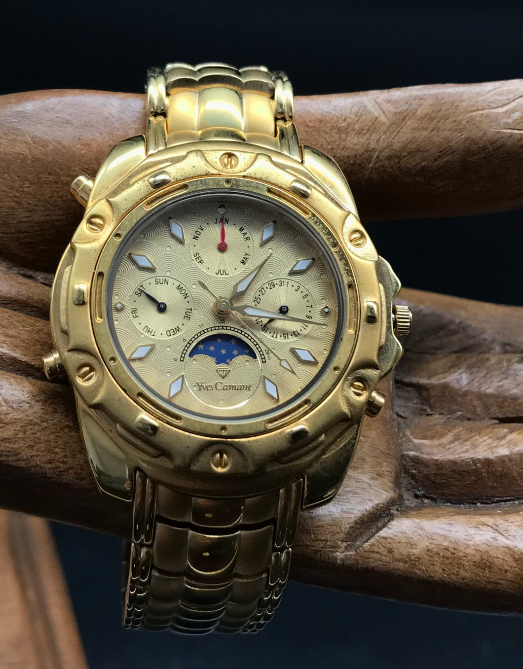 Goldene YvesCamani Uhr