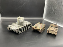 Lade das Bild in den Galerie-Viewer, Zusammengebaute Modell Panzer
