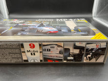 Lade das Bild in den Galerie-Viewer, Revell McLaren Mercedes Modellbausatz
