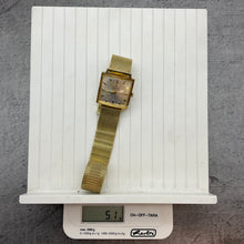Lade das Bild in den Galerie-Viewer, quadratische Junghans Armbanduhr 17 Jewels mit Sekundenanzeiger

