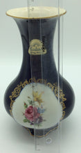 Lade das Bild in den Galerie-Viewer, Linder Bavaria Echt Cobalt Vase, Blau mit Goldrand, Blumenmotiv
