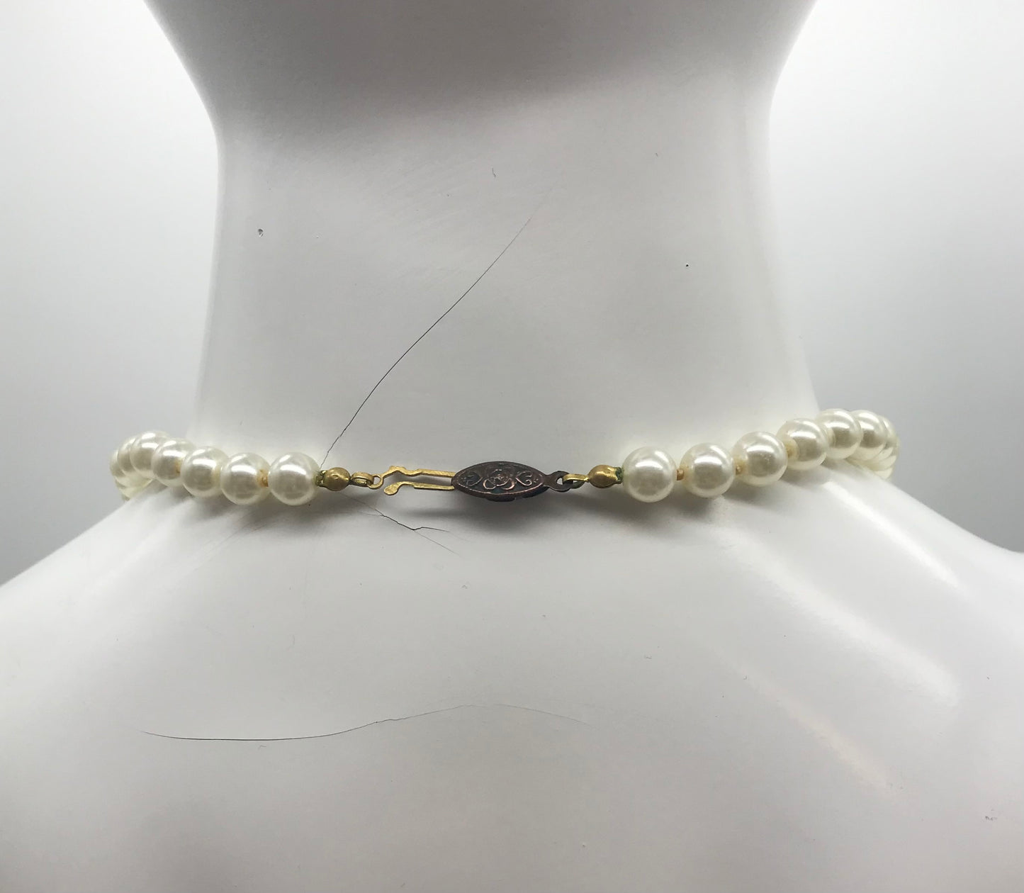 Dekorative Kette, Kette mit Perlen, weiß creme farben