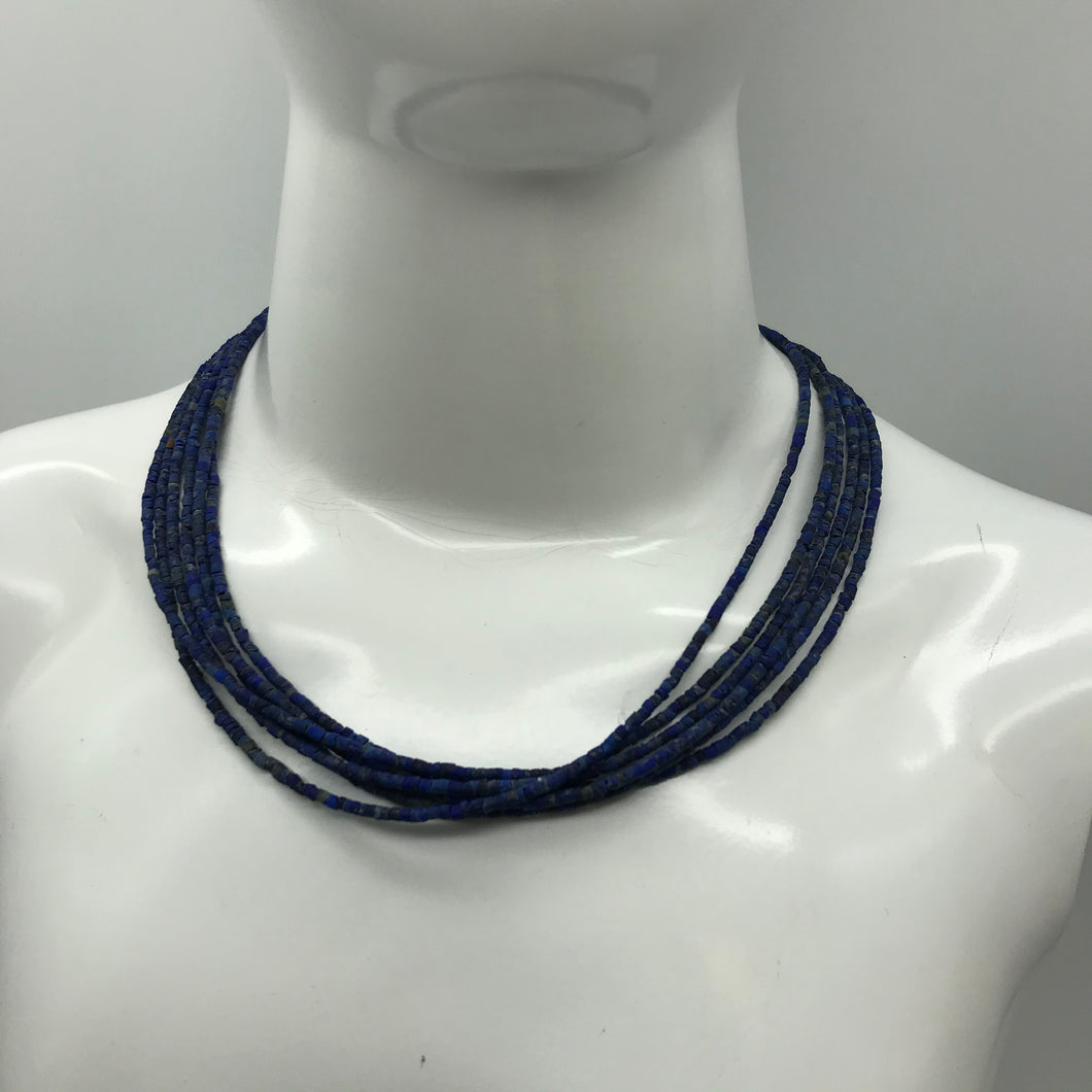 Blaue Modeschmuck Perlenkette, mit Silberfarbenen Verschluss,