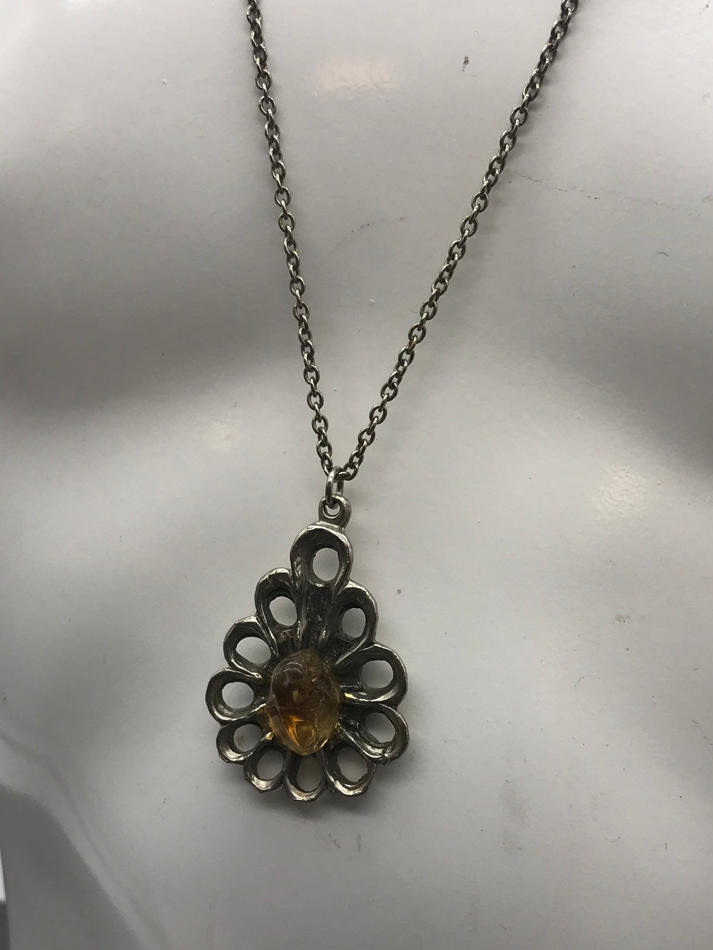 Modeschmuck Kette mit Blumenanhänger, silberfarben, gelber Stein