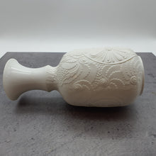 Lade das Bild in den Galerie-Viewer, Hutschenreuther CM Exklusiv Vase weiß blumenstrucktur Struktur
