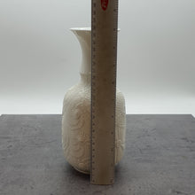 Lade das Bild in den Galerie-Viewer, Hutschenreuther CM Exklusiv Vase weiß blumenstrucktur Struktur

