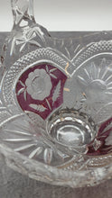 Lade das Bild in den Galerie-Viewer, Gebäckschale-Konfektschale mit Griff/Henkel aus Glas&quot;Anna Hütte&quot;Bleikristall-Blumenmotiv, rot
