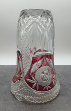Lade das Bild in den Galerie-Viewer, Blumen Vase aus Glas&quot;Anna Hütte&quot; Bleikristall-Blumenmotiv, rot

