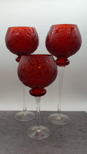 Lade das Bild in den Galerie-Viewer, 3er Set Glaspokal Kelch, Kerzenhalter, rot, Windlicht 40 &amp;  29 cm hoch
