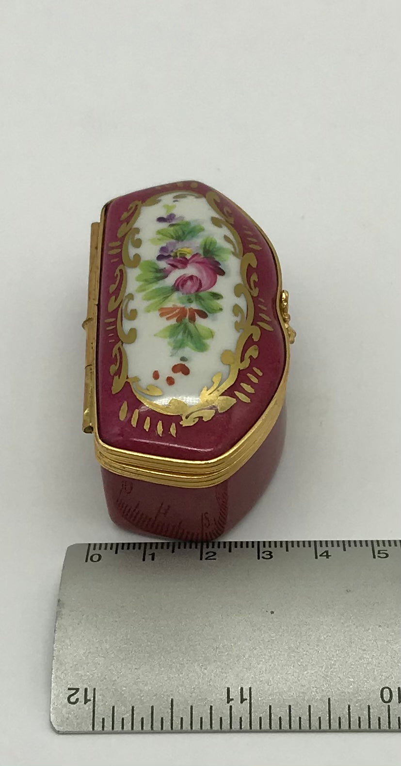 Limoges France Peint Main, Porzellan Pillendose, rot, Blumendecor