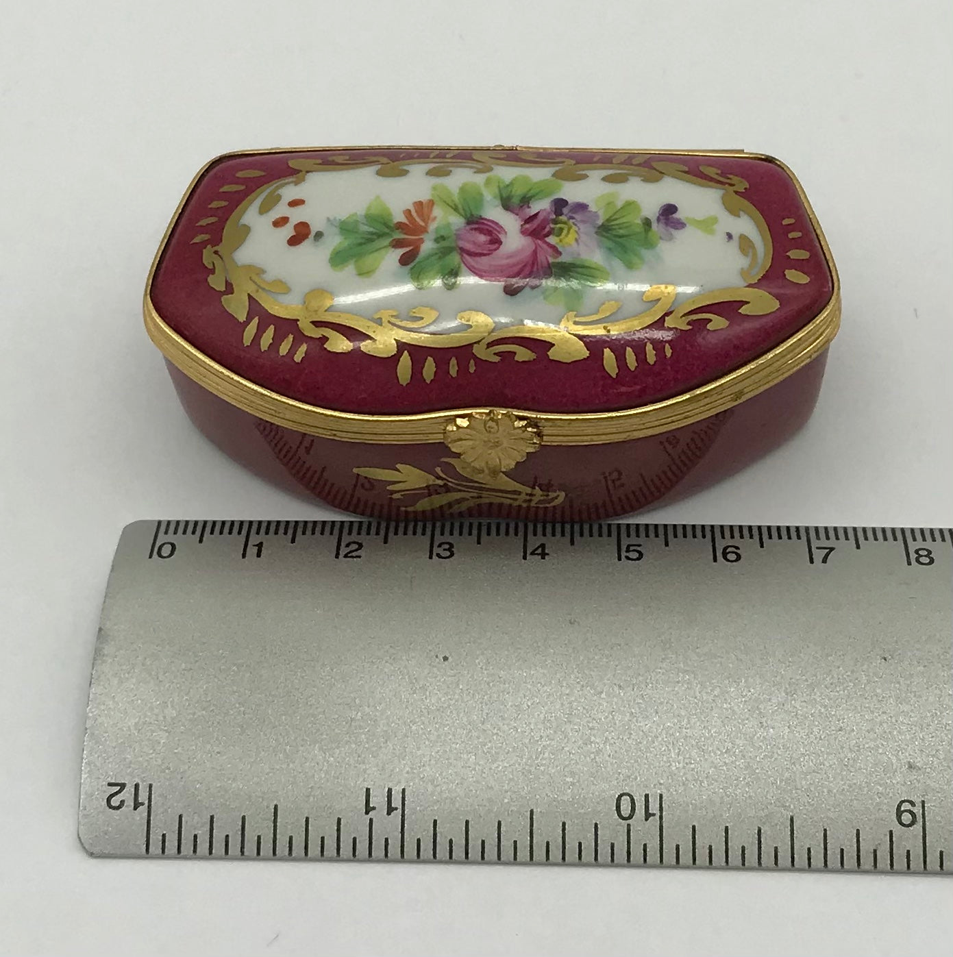 Limoges France Peint Main, Porzellan Pillendose, rot, Blumendecor