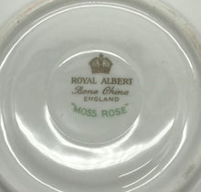 Lade das Bild in den Galerie-Viewer, Royal Albert Moss Rose Bone China Unterteller, Kaffeeteller Blumendekor

