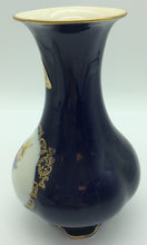 Lade das Bild in den Galerie-Viewer, Linder Bavaria Echt Cobalt Vase, Blau mit Goldrand, Blumenmotiv
