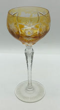 Lade das Bild in den Galerie-Viewer, Kristall Weinglas Römer orange handgeschliffen, Echt Bleikristall
