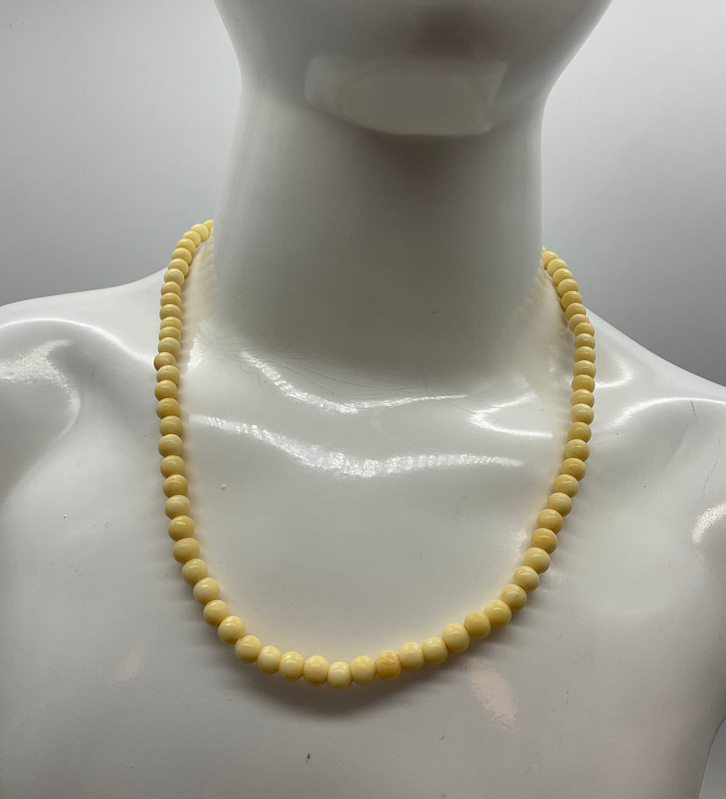Modeschmuck Perlenkette, beige Creme farbend