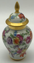 Lade das Bild in den Galerie-Viewer, Bavaria Schumann Deckelvase, Vase, Blumenmotiv
