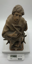 Lade das Bild in den Galerie-Viewer, Holzfigur Jäger mit Hund und Armbrust, Holz geschnitzt, 28 cm hoch
