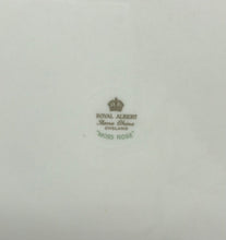 Lade das Bild in den Galerie-Viewer, Royal Albert Moss Rose Bone China Goldrand Kuchenplatte Servierplatte
