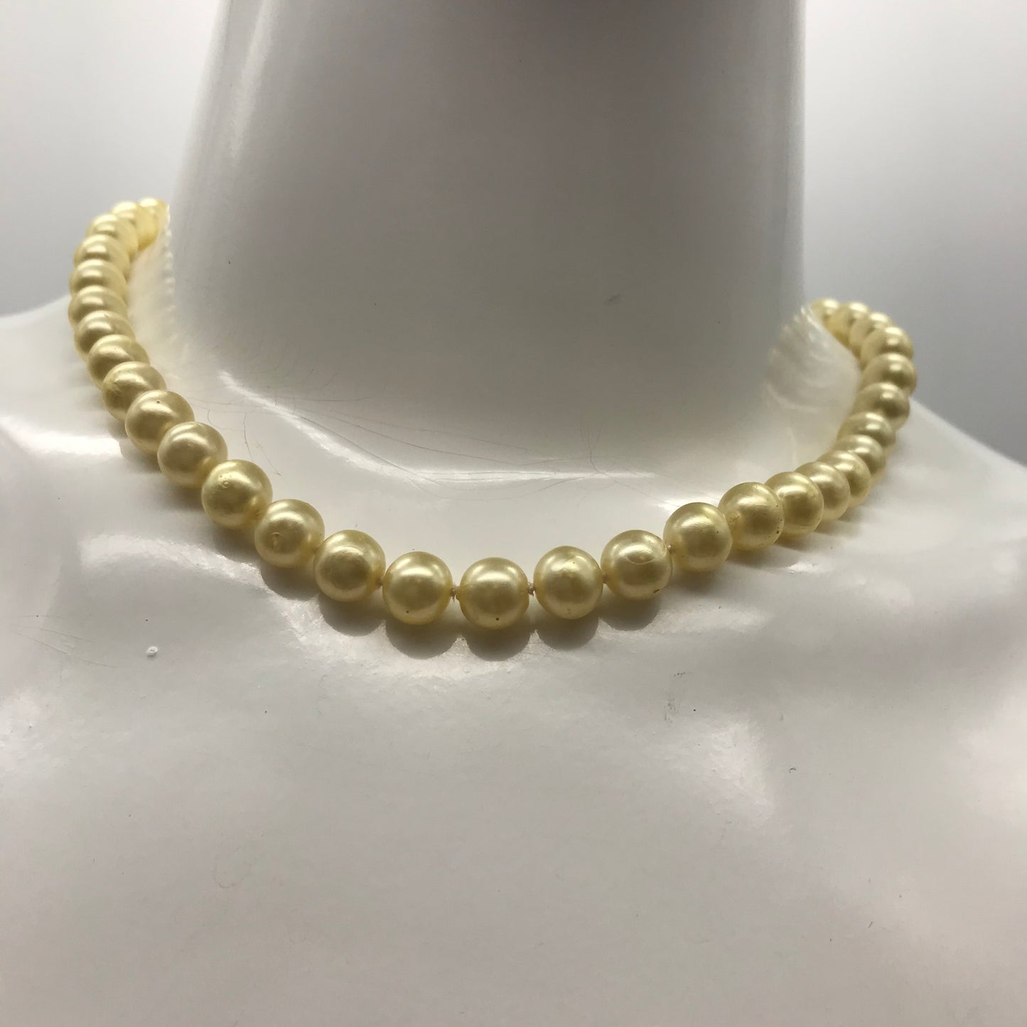 Modeschmuck Kette, Perlenkette, 835er Silberverschluss, creme/weiß