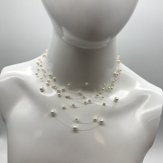 Modeschmuck Kette, feine Perlen, creme/weiß