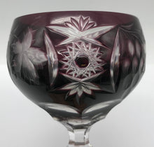 Lade das Bild in den Galerie-Viewer, Kristall Weinglas Römer lila handgeschliffen, Echt Bleikristall
