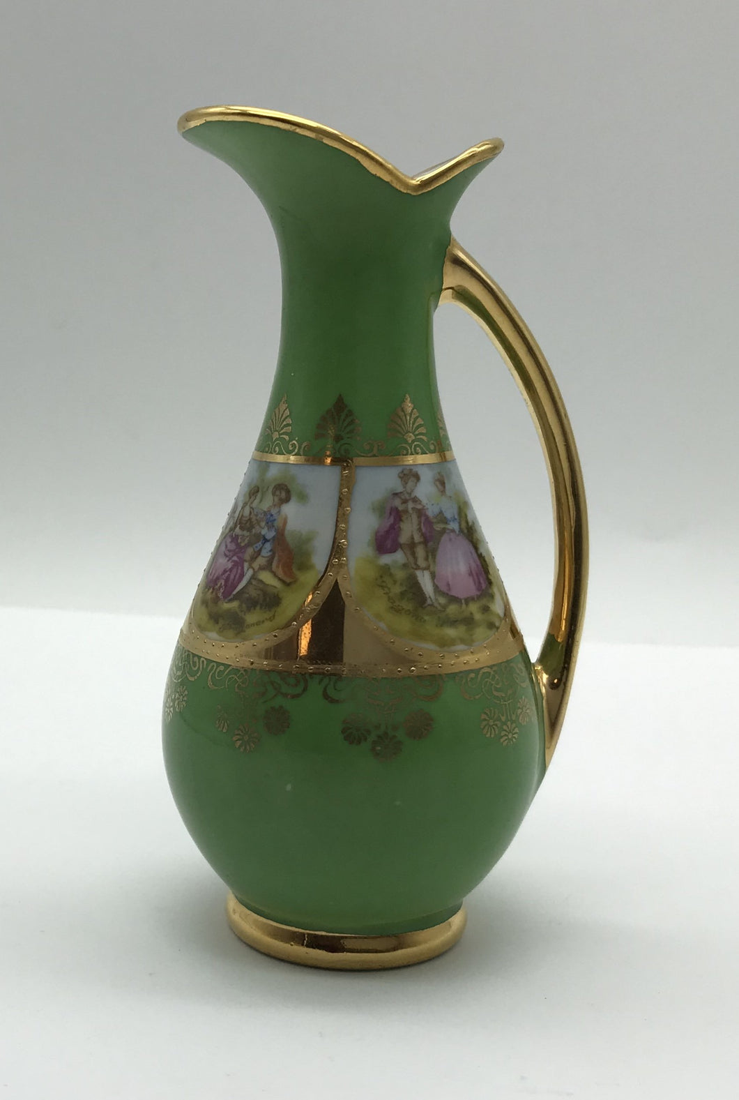 H W Karlsbader Wertarbeit Porzellan Vase, kleine Henkelvase grün mit Vergoldung
