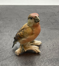 Lade das Bild in den Galerie-Viewer, Rotkehlchen Vogel Dekoration Figur, aus Porzellan
