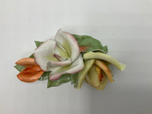 Lade das Bild in den Galerie-Viewer, Porzellan Rose Blume Aquincum Budapest handbemalt, rosa, gelb,orange

