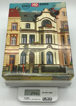 Lade das Bild in den Galerie-Viewer, Kibri 8286 Gebäudebausatz Bürgerhaus mit Atelier Spur H0
