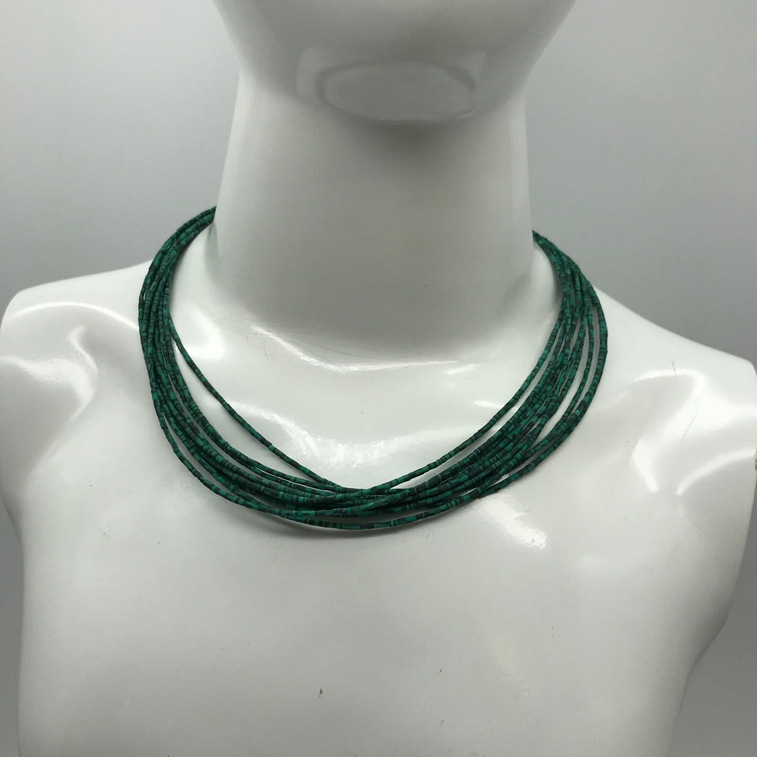Grüne Modeschmuck Perlenkette, mit Silberfarbenen Verschluss,