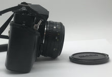 Lade das Bild in den Galerie-Viewer, Ricoh KR-10x Kamera Spiegelreflexkamera schwarz mit Tasche

