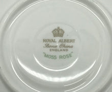 Lade das Bild in den Galerie-Viewer, Royal Albert MOSS ROSE Kaffeegedeck 3tlg. Sammeltasse Bone China England
