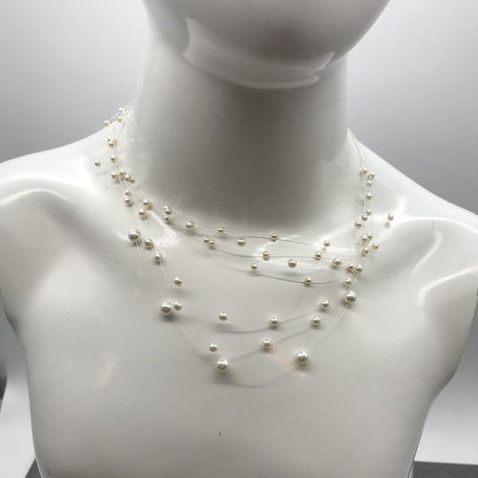 Modeschmuck Kette, feine Perlen, creme/weiß