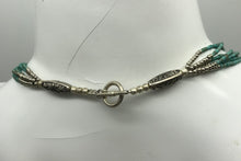 Lade das Bild in den Galerie-Viewer, Türkise Modeschmuck Perlenkette, mit Silberfarbenen Verschluss,
