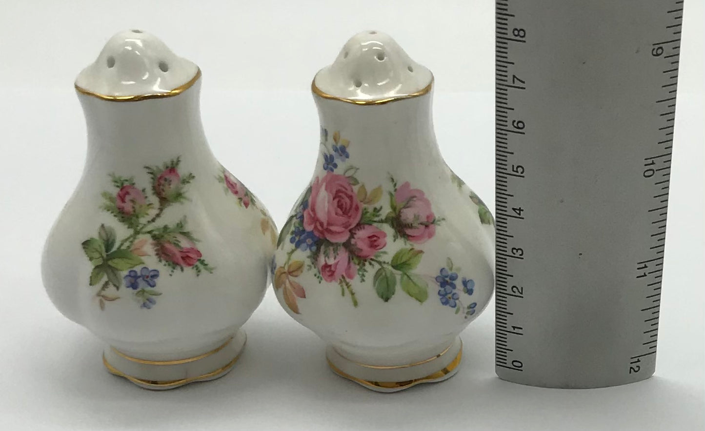 2 x Royal Albert-Porzellan-Bone China-England-Moss Rose, Pfeffer und Salz Streuer