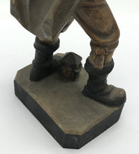 Lade das Bild in den Galerie-Viewer, Handgeschnitzte Holzfigur Bergwanderer mit Horn, bemalt, Rothenburg, 25 cm
