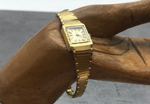 Lade das Bild in den Galerie-Viewer, Eusi Damen Armbanduhr, fein, goldfarben, Flexarmband
